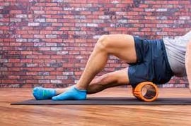 How to foam roller your IT band to relieve tension and knee pain